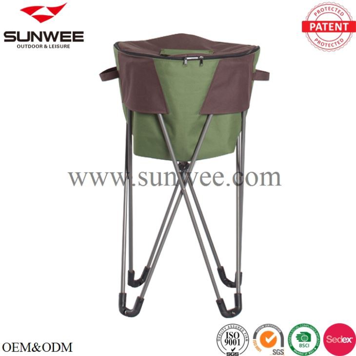 Beach cooler bag with stand